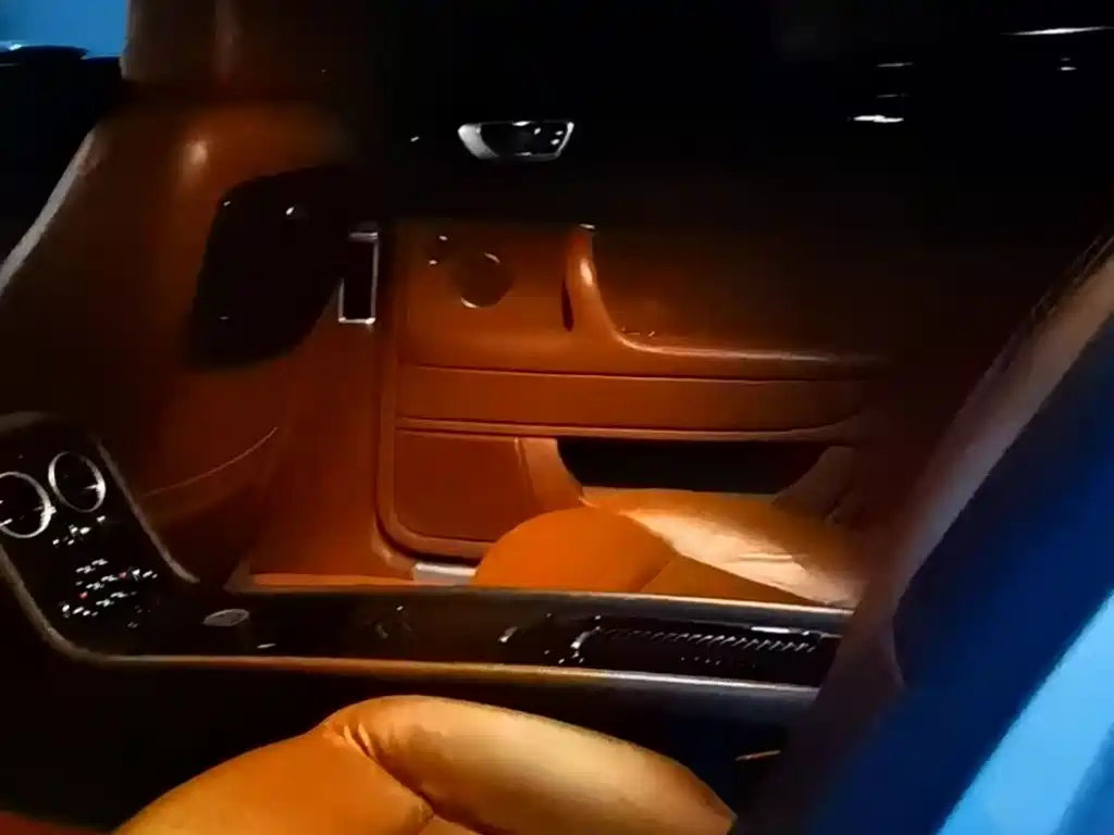 Bentley Flying Spur 2010 — фото 2