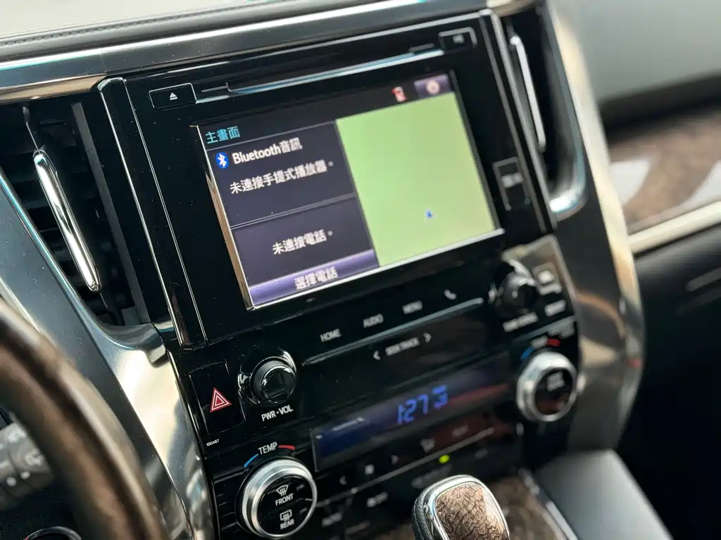 Toyota Alphard 2020 — фото 20
