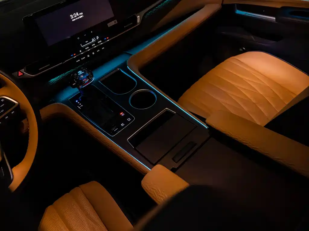 Toyota Granvia — фото 11