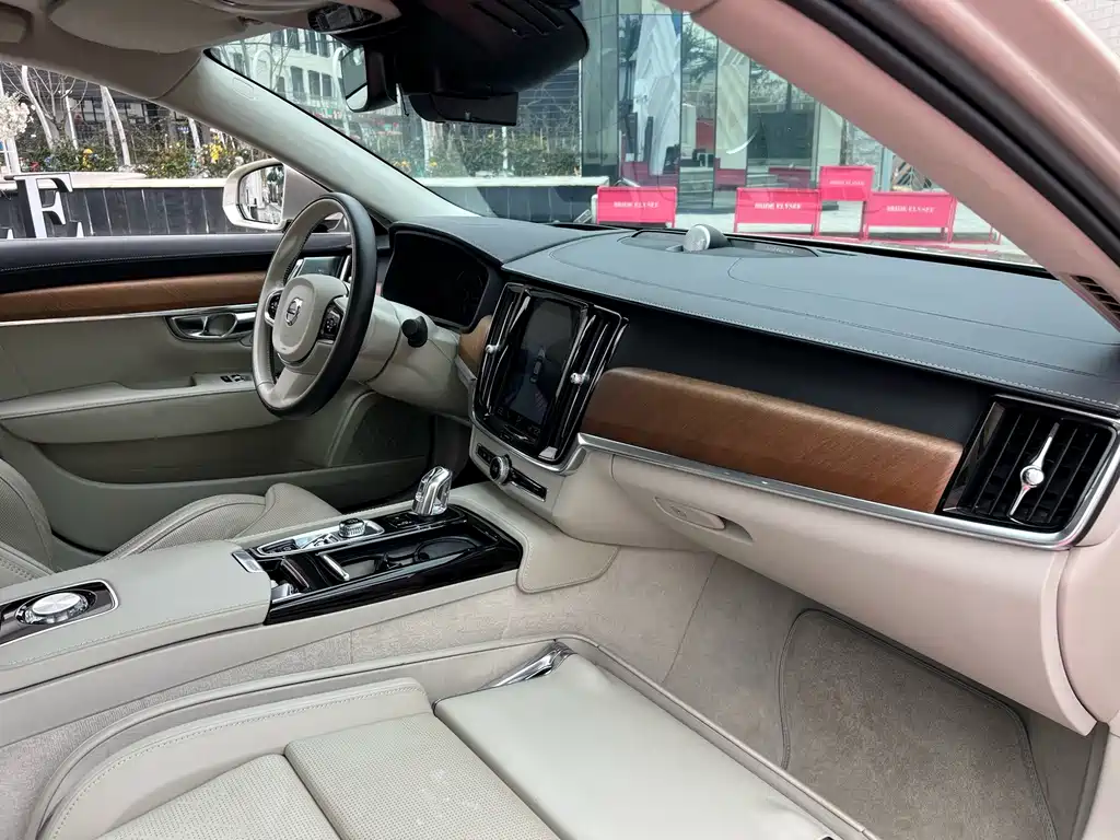 Volvo S90 Plug-In Hybrid 2019 — фото 10