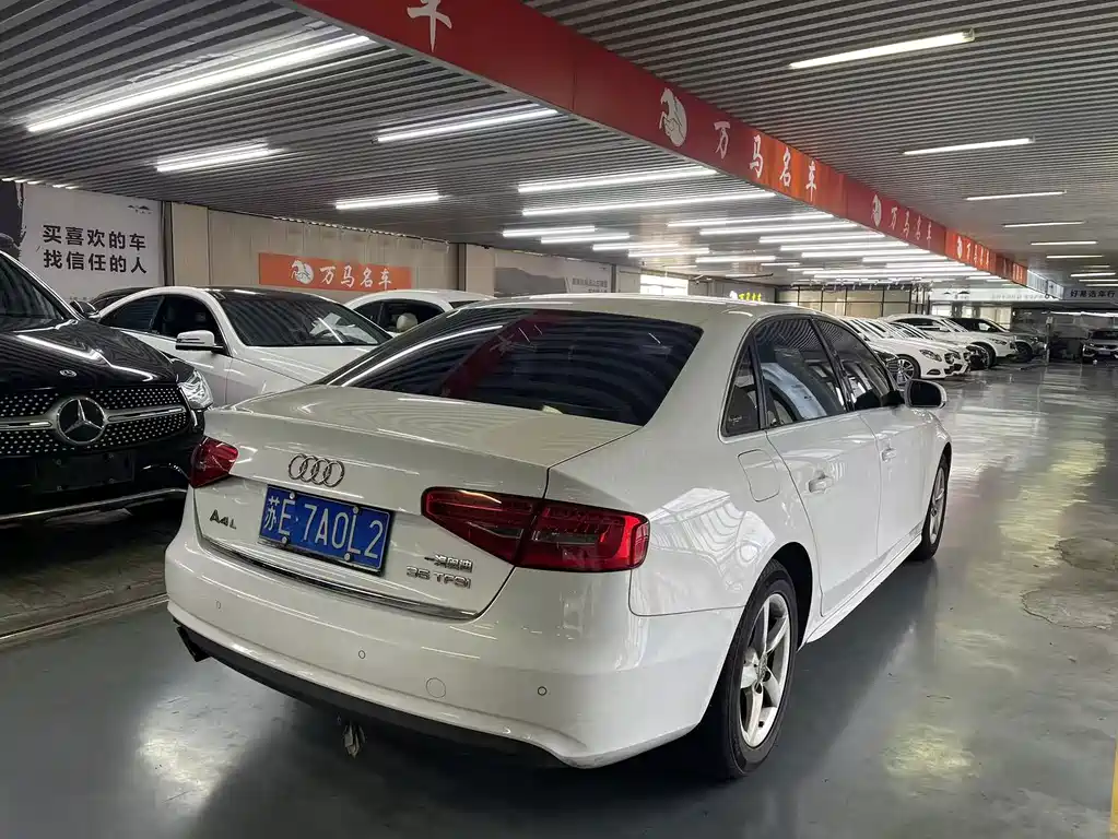 Audi A4L 2015