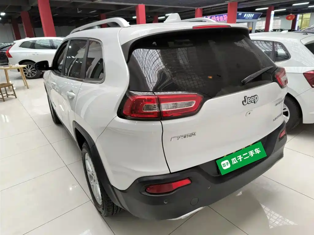Jeep Cherokee 2019 — фото 21