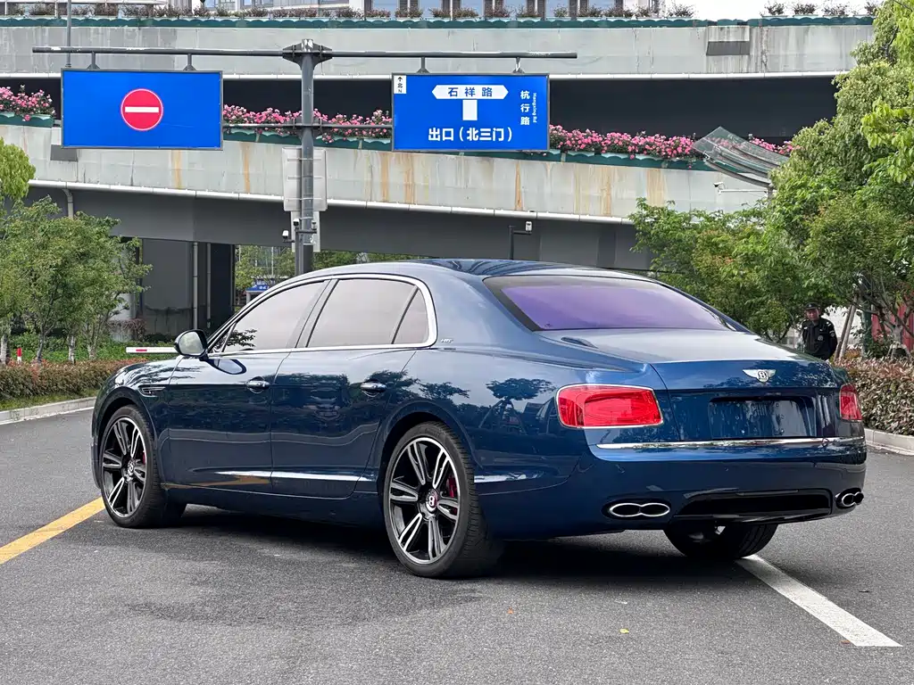 Bentley Flying Spur 2018 — фото 6