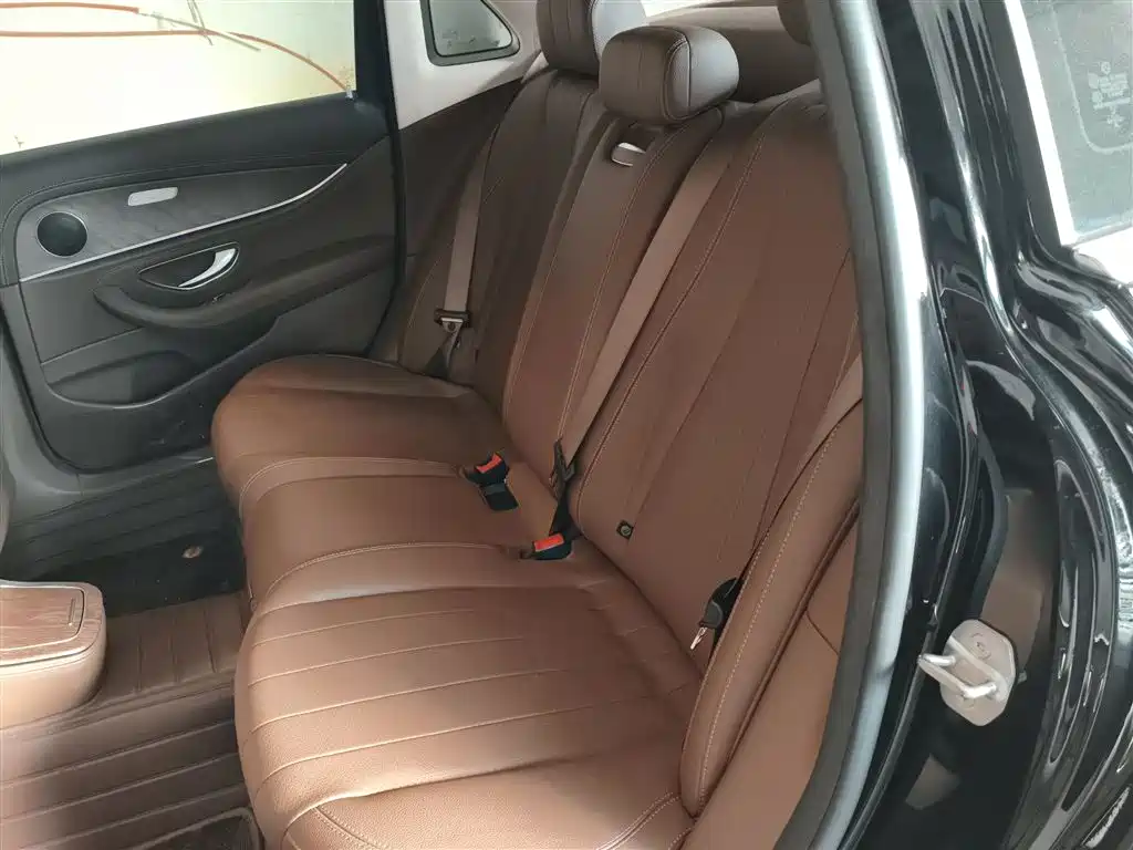 Mercedes-Benz E-Class 2023 — фото 13