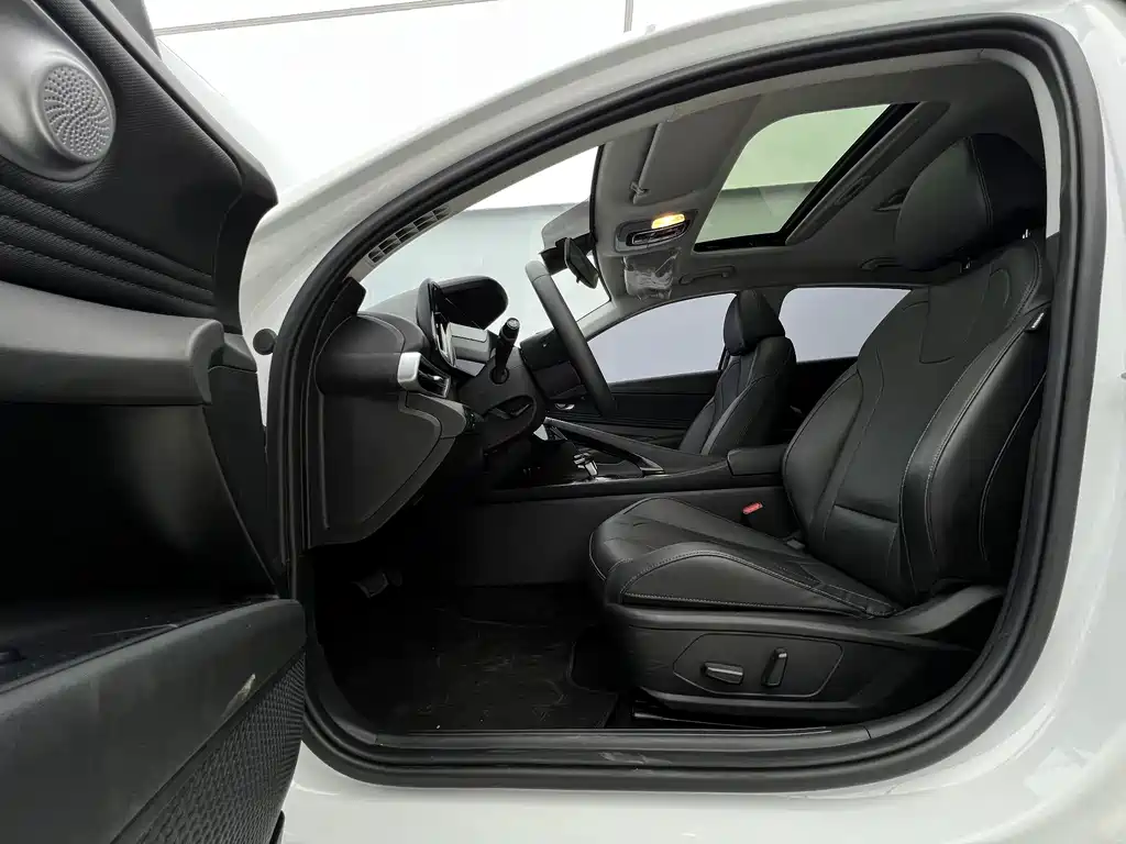 Hyundai Elantra 2022 — фото 17
