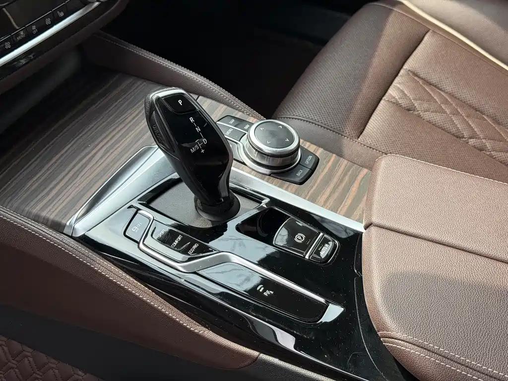 BMW 5 Series 2022 — фото 15