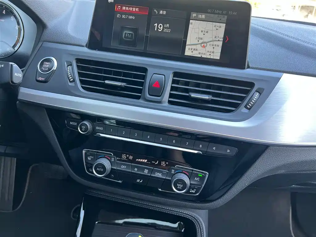 BMW 1 Series 2019 — фото 11