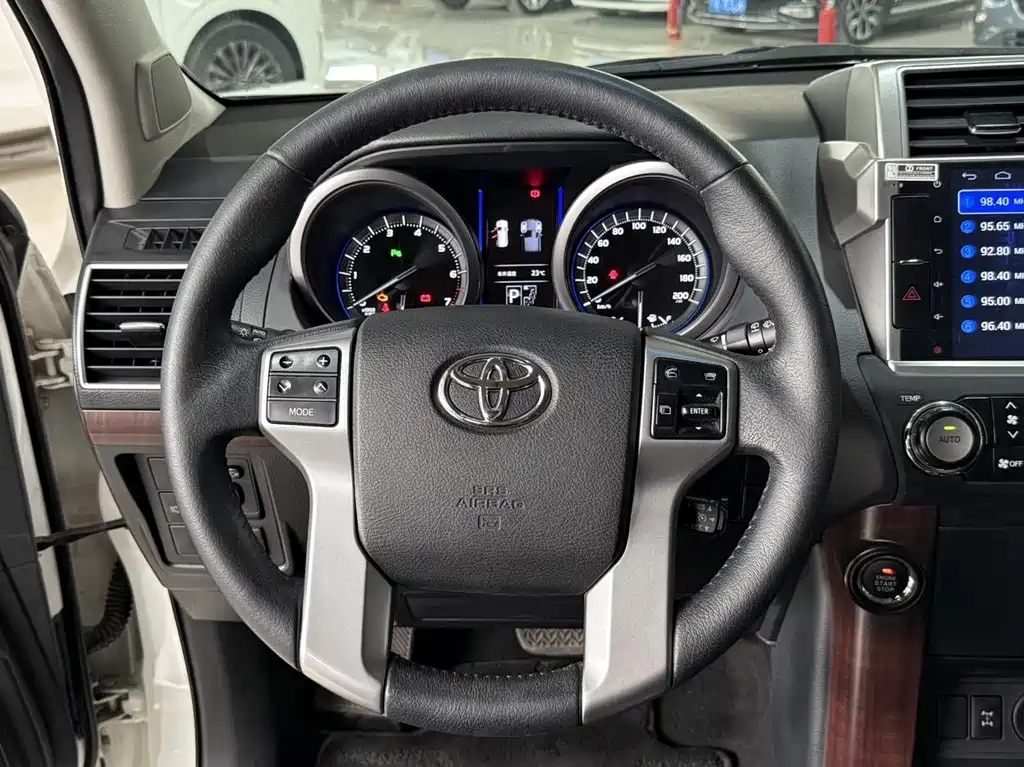 Toyota Prado 2016 — фото 12