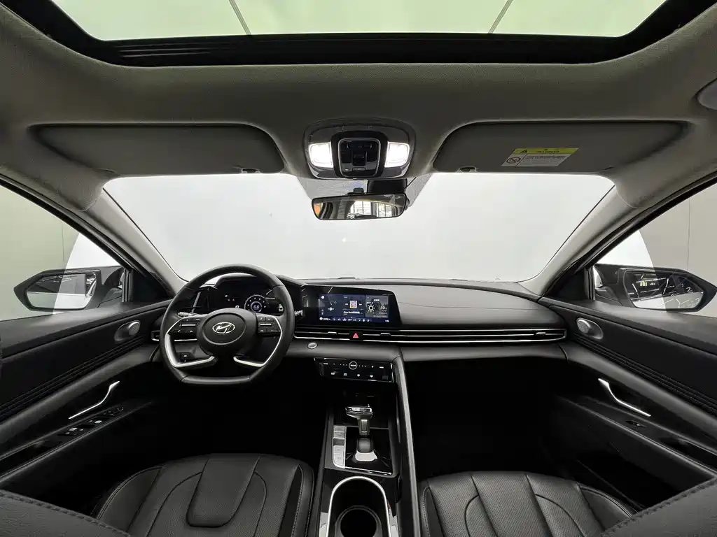 Hyundai Elantra 2023 — фото 13