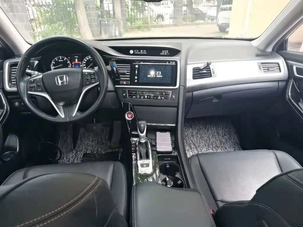 Honda Spirior 2015 — фото 10