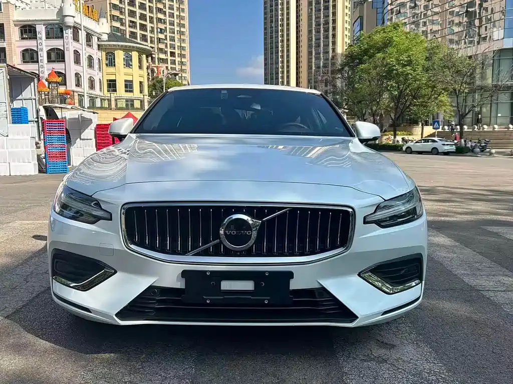 Volvo S60 2023 — фото 2