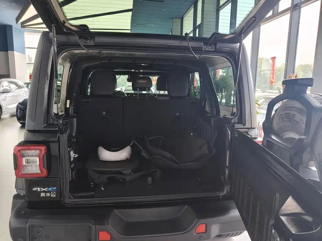 Jeep Wrangler 2021 — фото 15