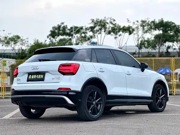 Audi Q2L 2019