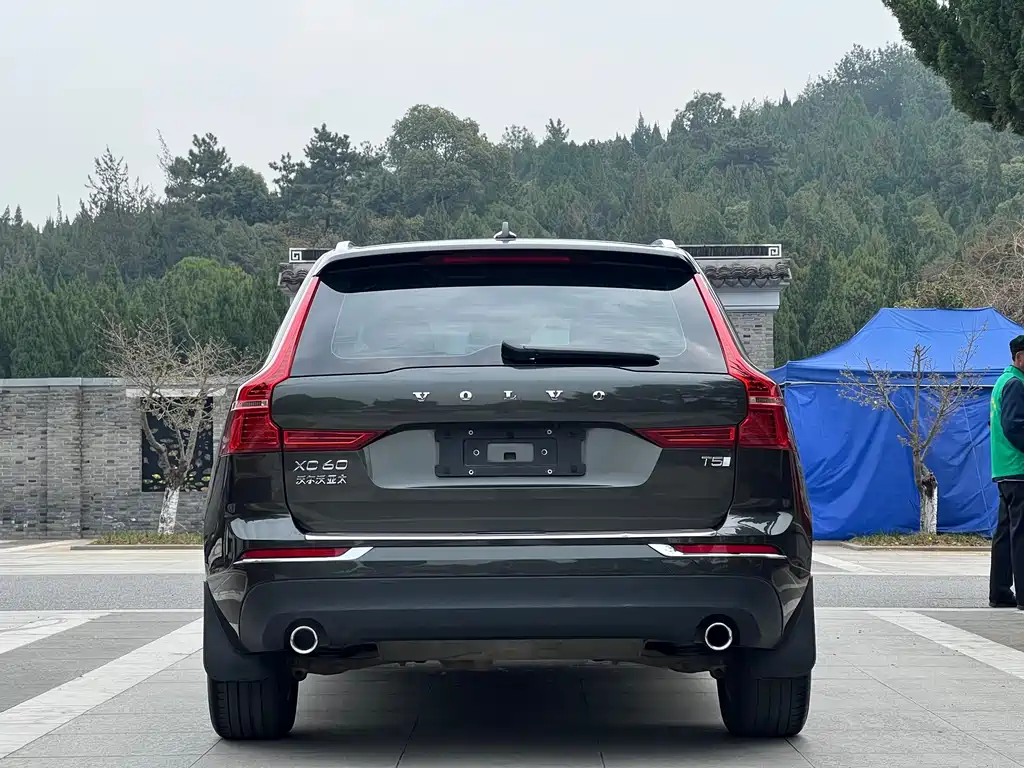 Volvo XC60 2018 — фото 15