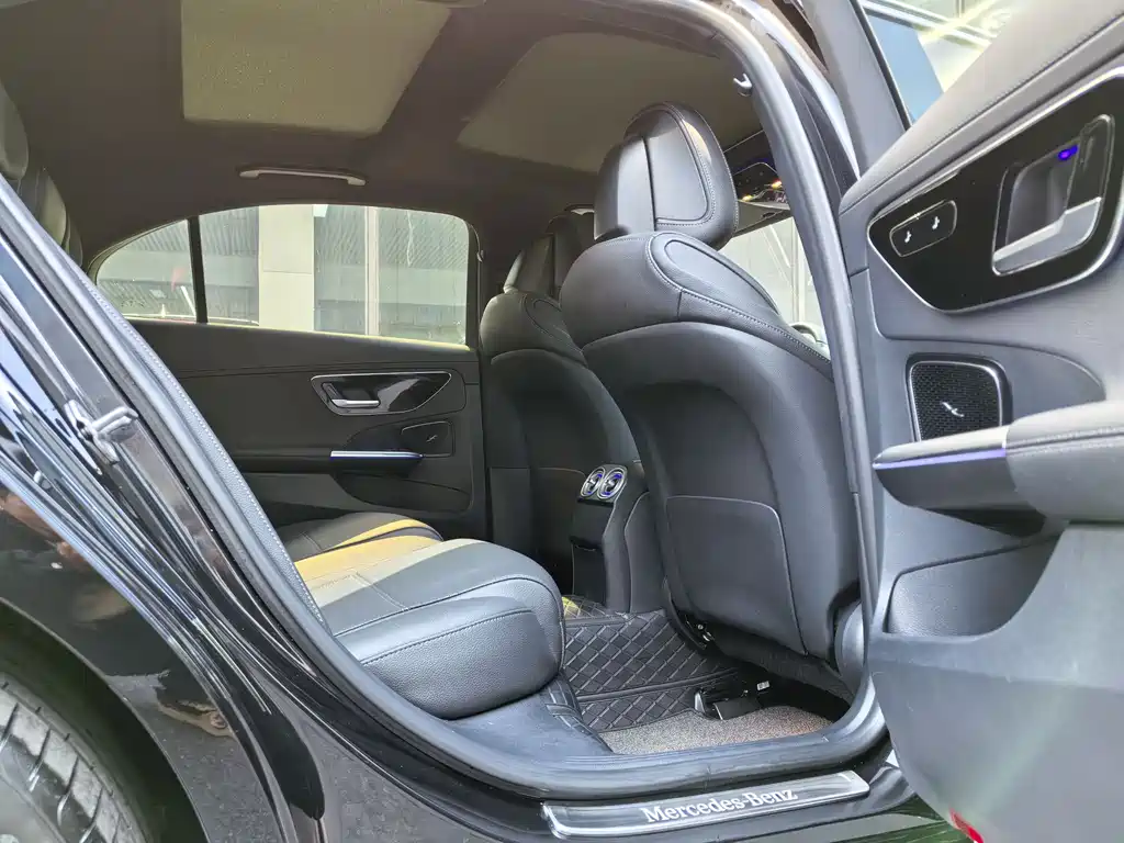 Mercedes-Benz C-Class 2023 — фото 11