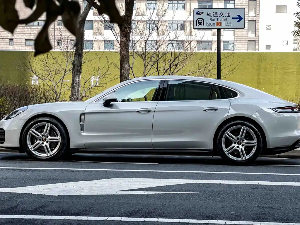 Porsche Panamera 2024