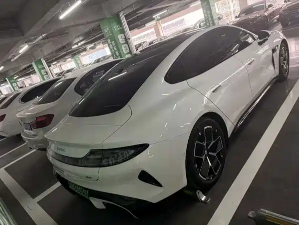 Xiaomi SU7 2025