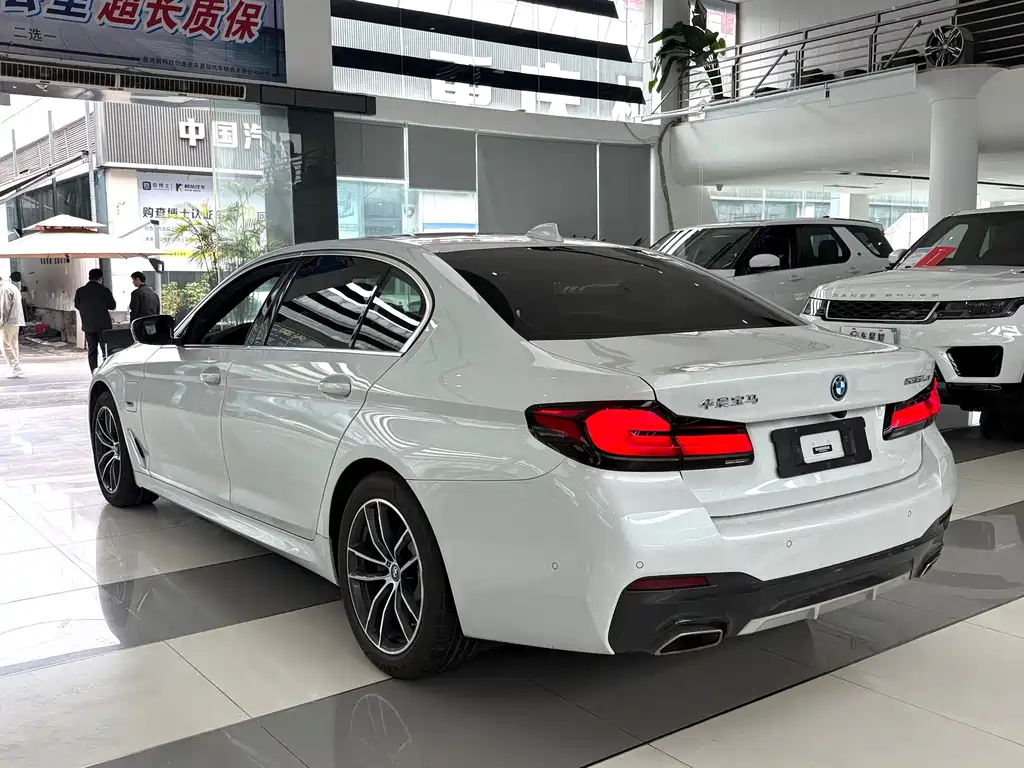 BMW 5 Series New Energy 2022 — фото 16