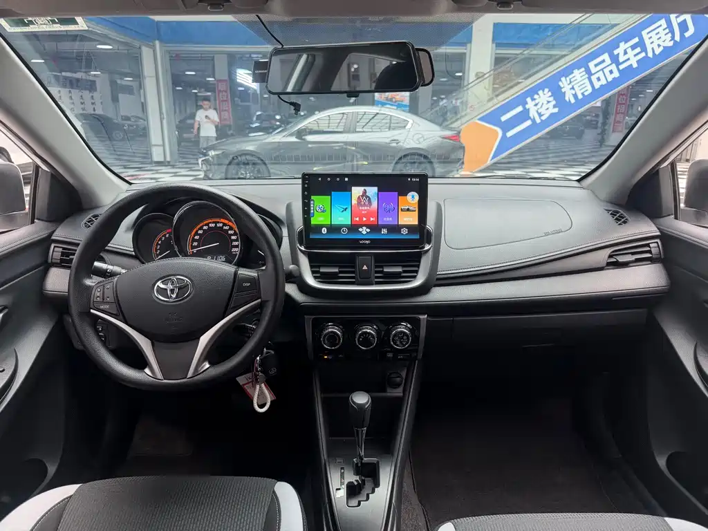 Toyota Yaris L 2022 — фото 11