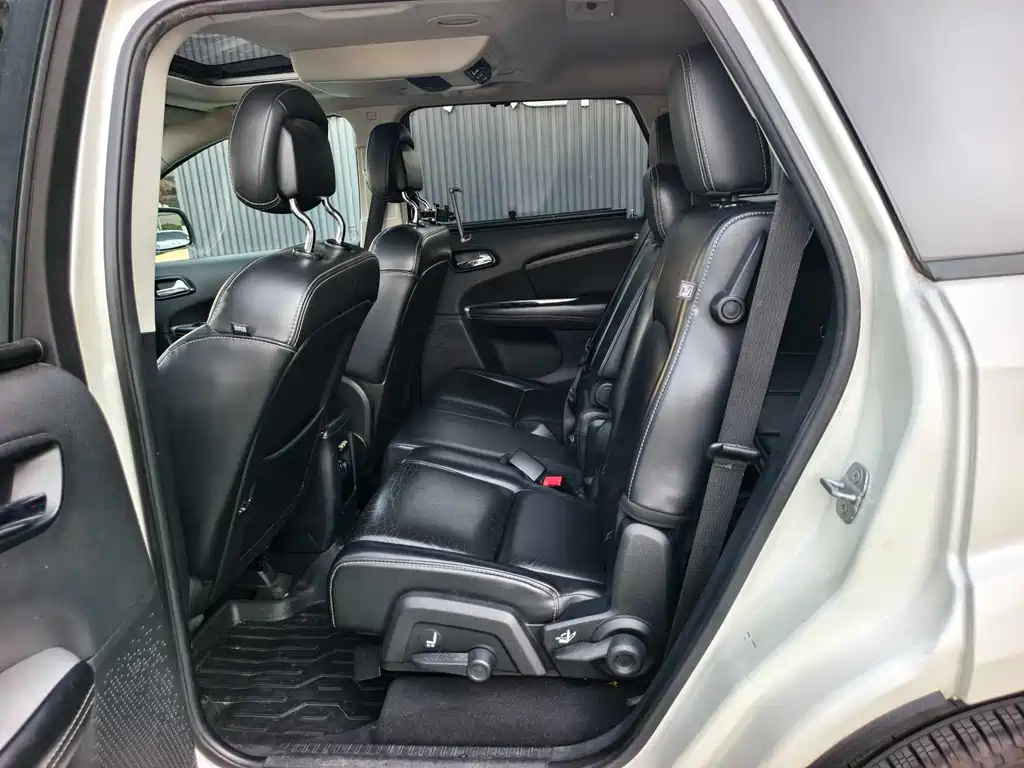Dodge Journey 2014 — фото 11
