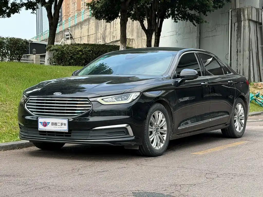 Ford Taurus 2020 — фото 1