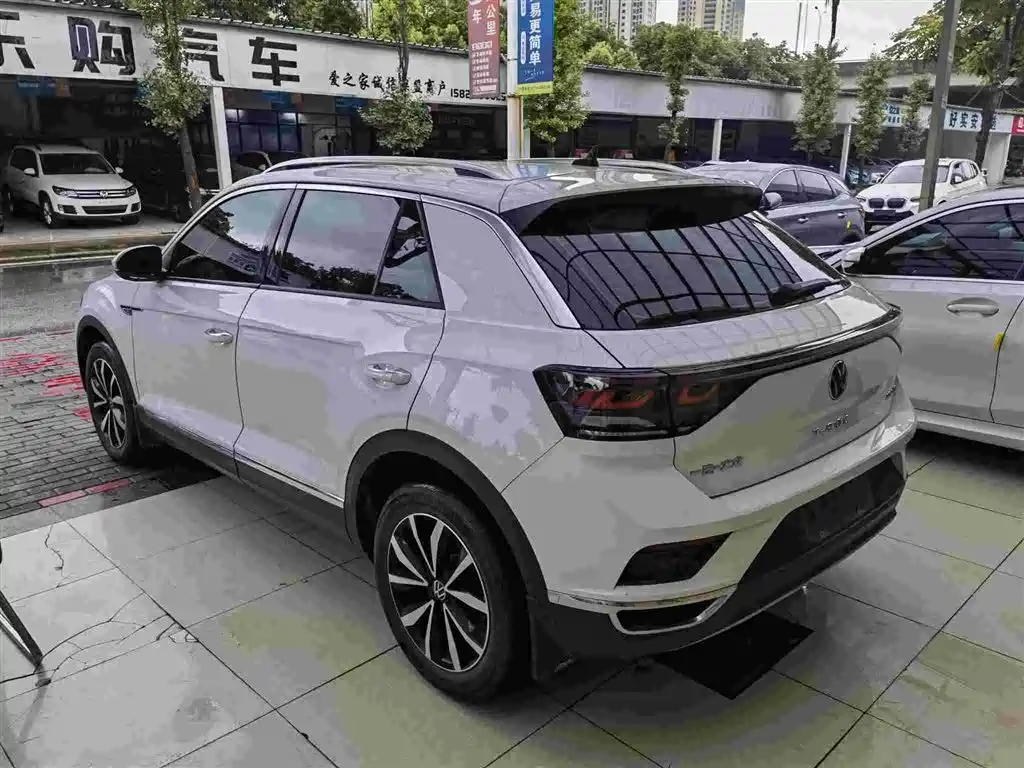 Volkswagen T-Roc 2023 — фото 9