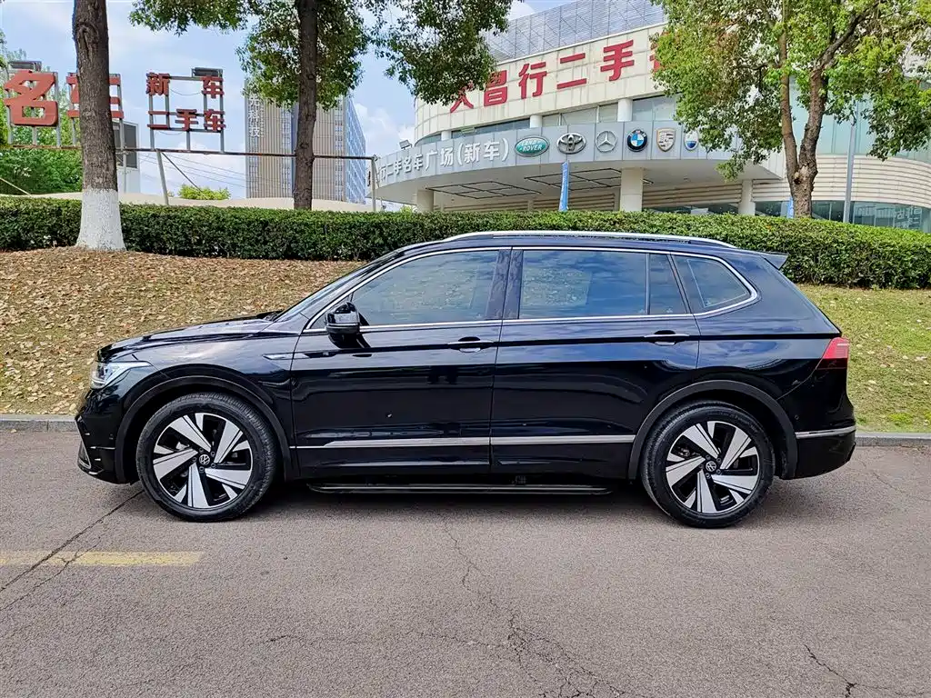 Volkswagen Tiguan L 2023 — фото 3