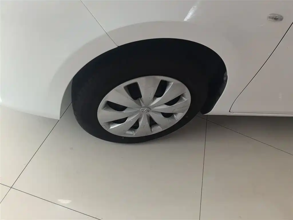 Toyota Yaris L 2019 — фото 23