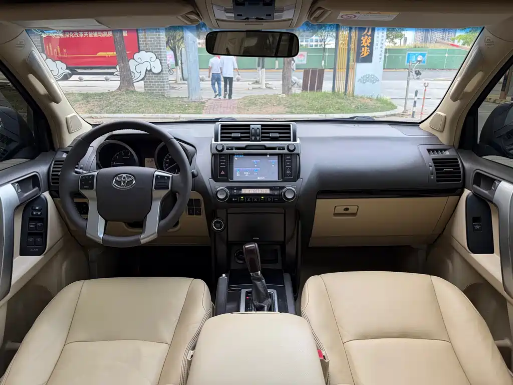 Toyota Prado 2015 — фото 11