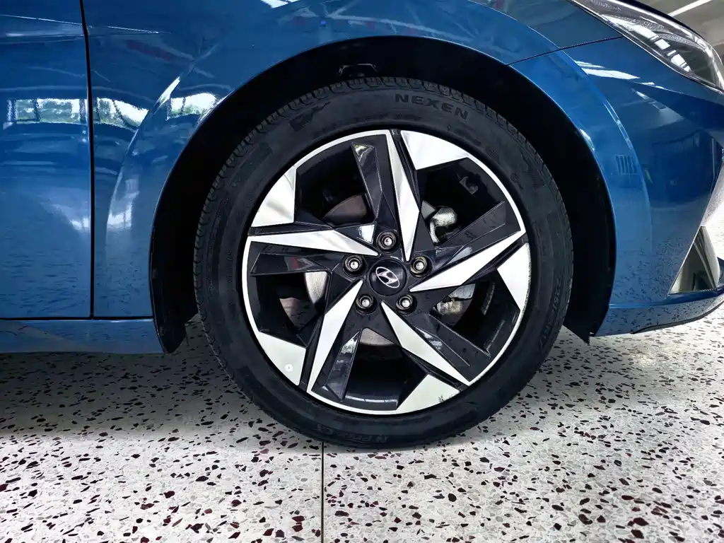Hyundai Elantra 2022 — фото 17