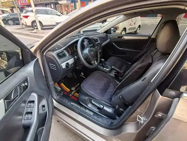 Volkswagen Sagitar 2012