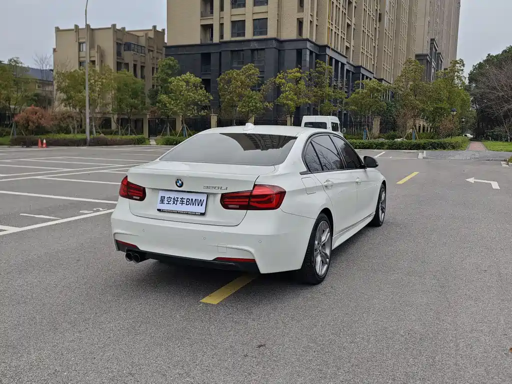 BMW 3 Series 2018 — фото 14