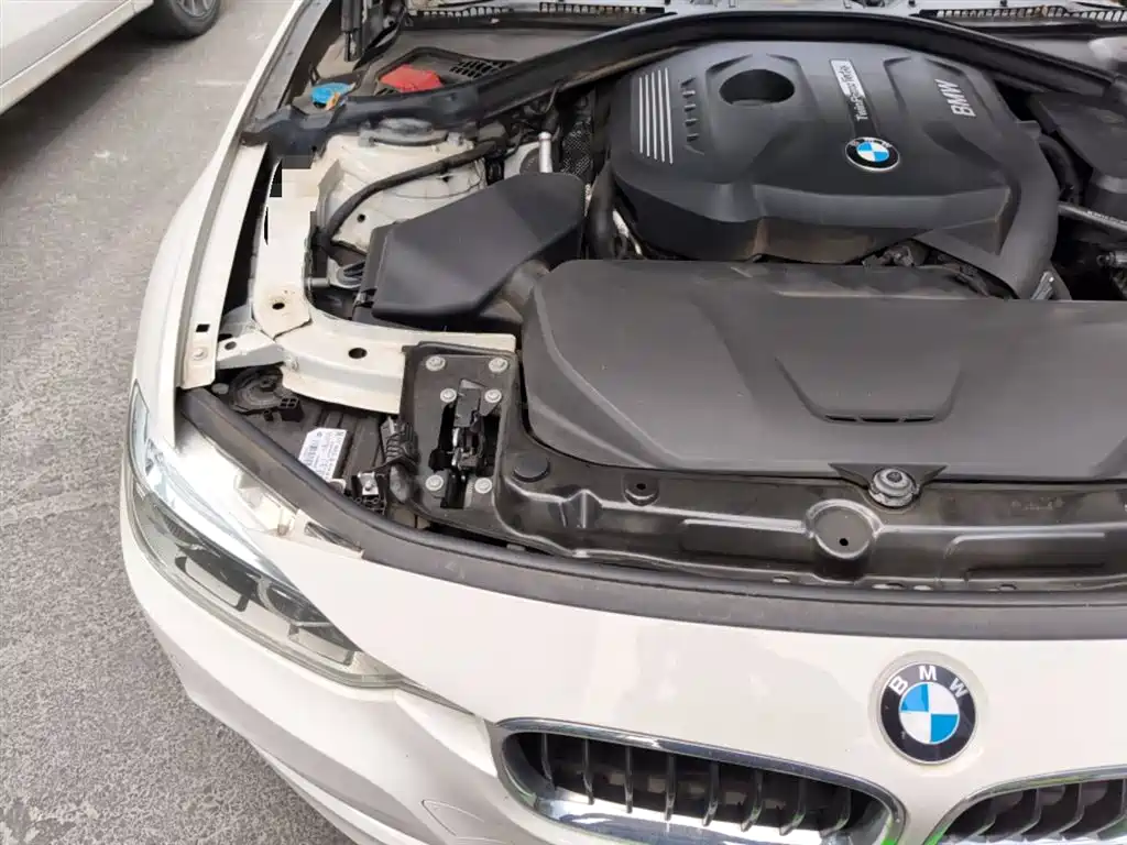 BMW 3 Series 2018 — фото 21