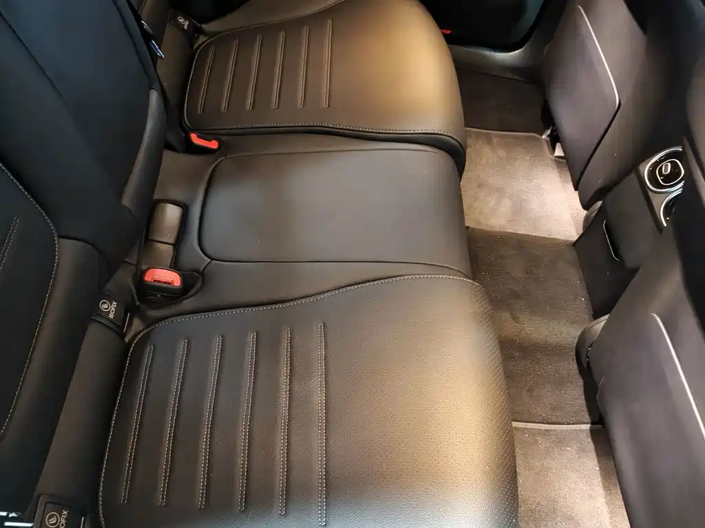 Mercedes-Benz C-Class 2023 — фото 8