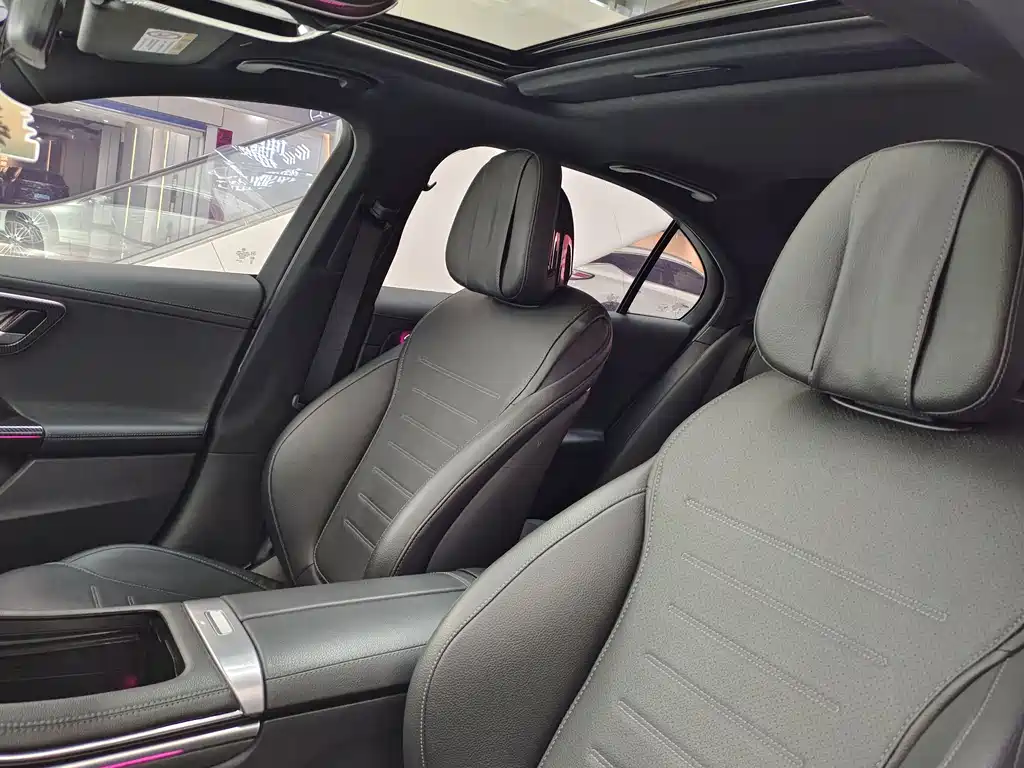 Mercedes-Benz C-Class 2023 — фото 12