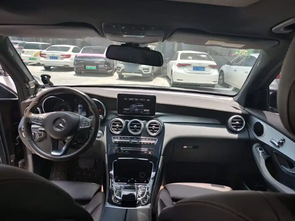 Mercedes-Benz GLC 2018 — фото 16