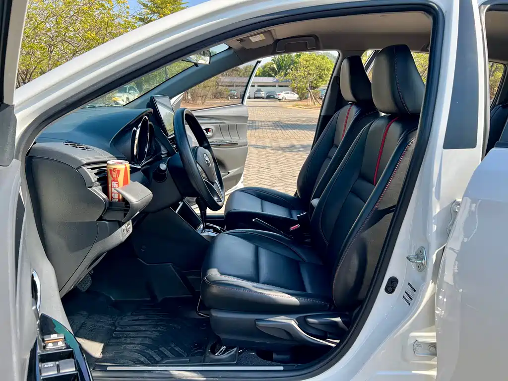 Toyota Yaris L 2022 — фото 11