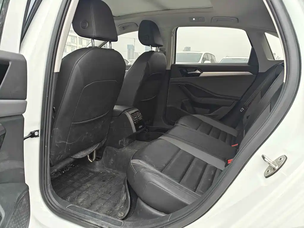 Volkswagen Sagitar 2021