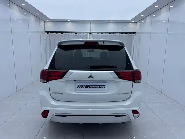 Mitsubishi Outlander 2023