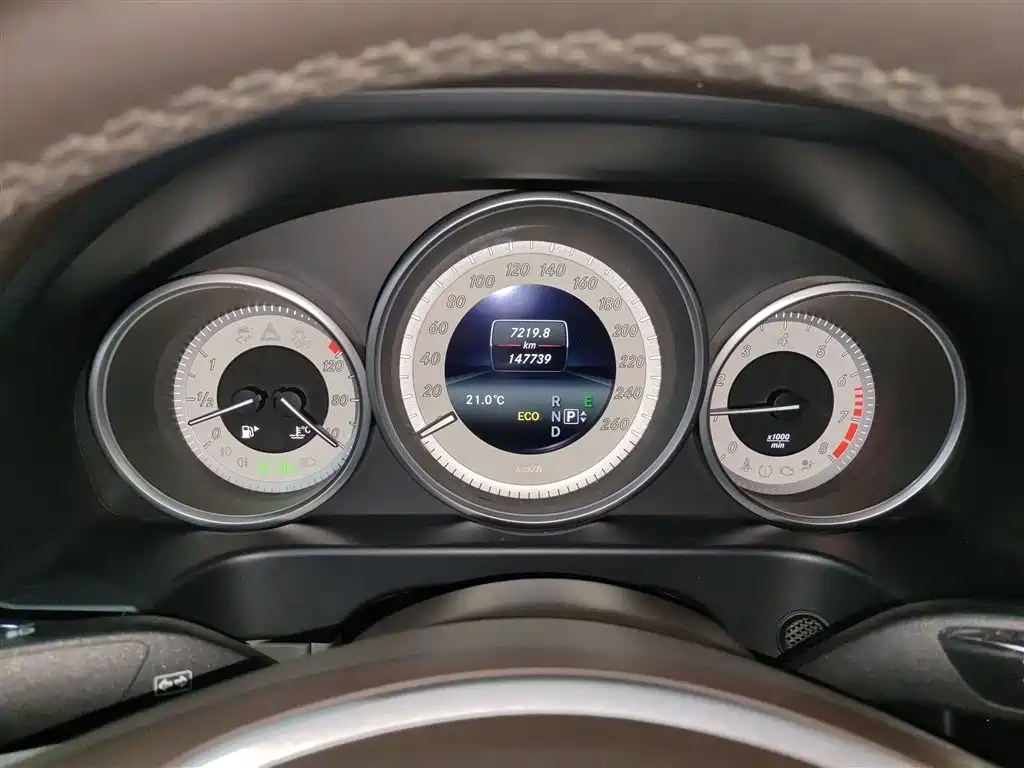 Mercedes-Benz E-Class 2015 — фото 12