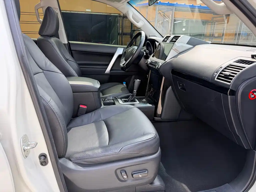 Toyota Prado 2016 — фото 13