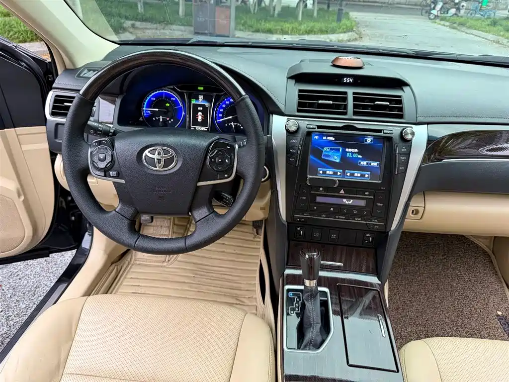 Toyota Camry 2017 — фото 15