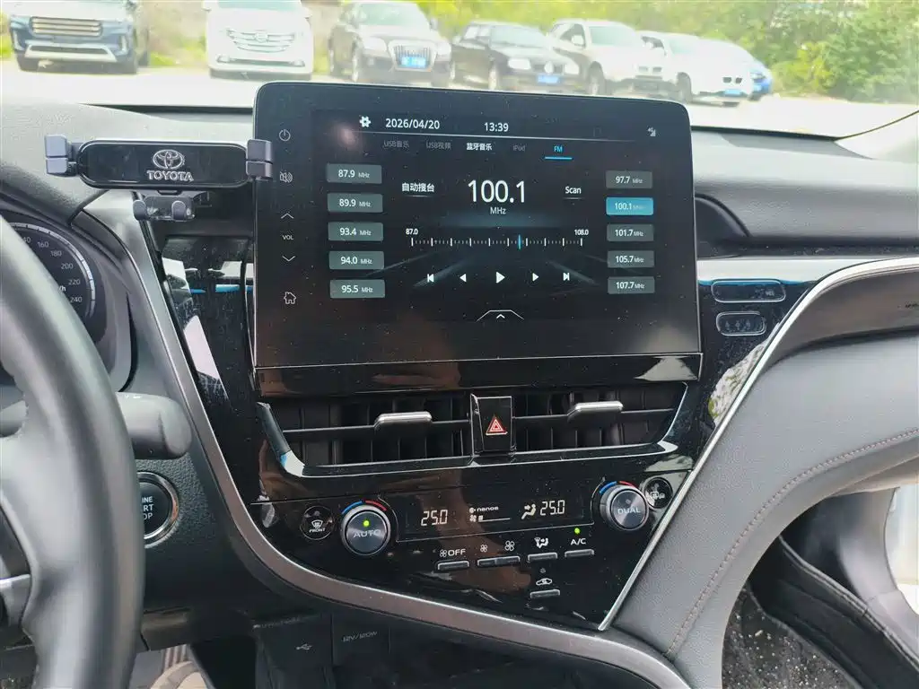 Toyota Camry 2022 — фото 13