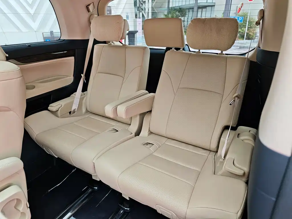 Toyota Alphard 2023 — фото 17