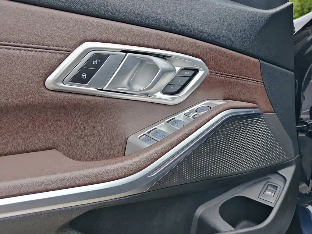 BMW 3 Series 2023 — фото 14