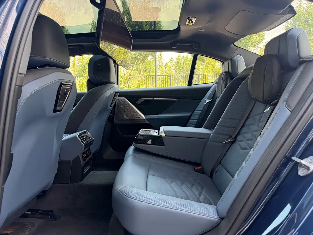 BMW 5 Series — фото 17