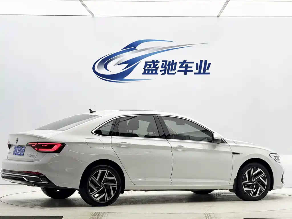 Volkswagen Sagitar 2022