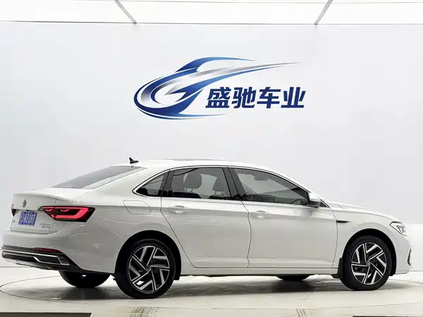 Volkswagen Sagitar 2022