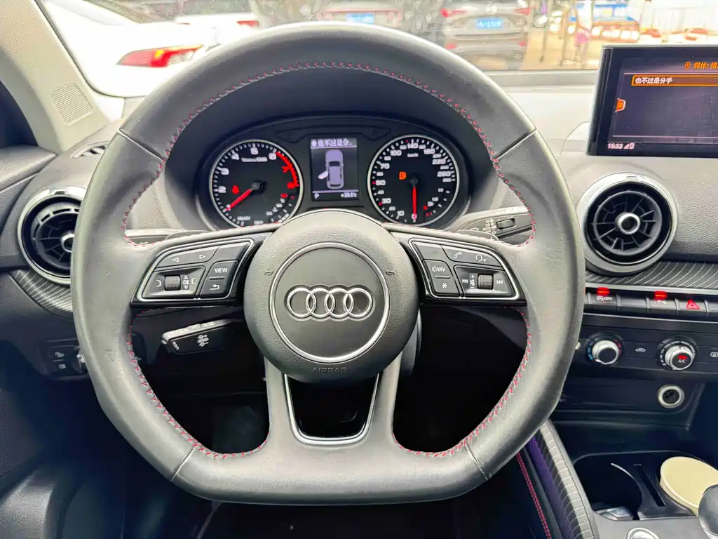 Audi Q2L 2022 — фото 13