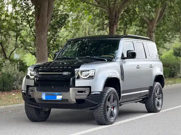 Land Rover Defender 2023